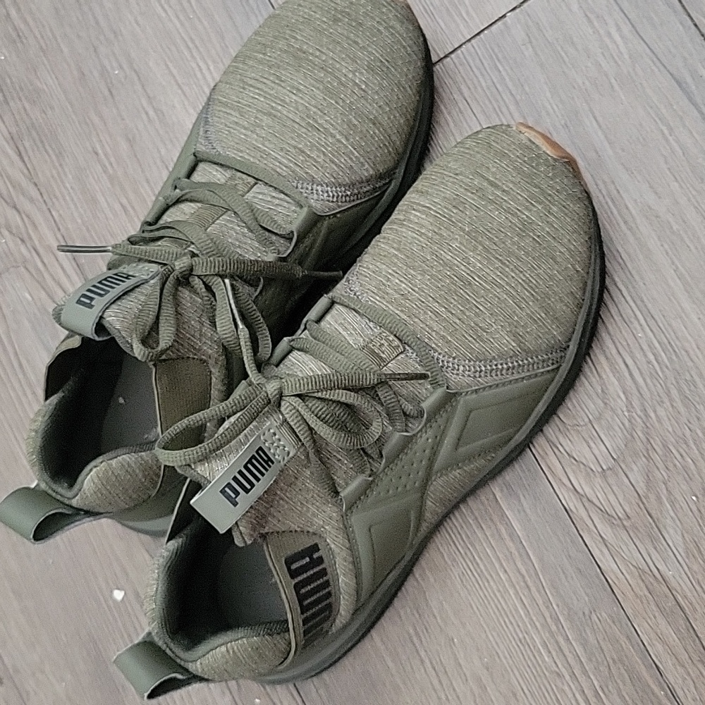 Puma women soft foam running shoes